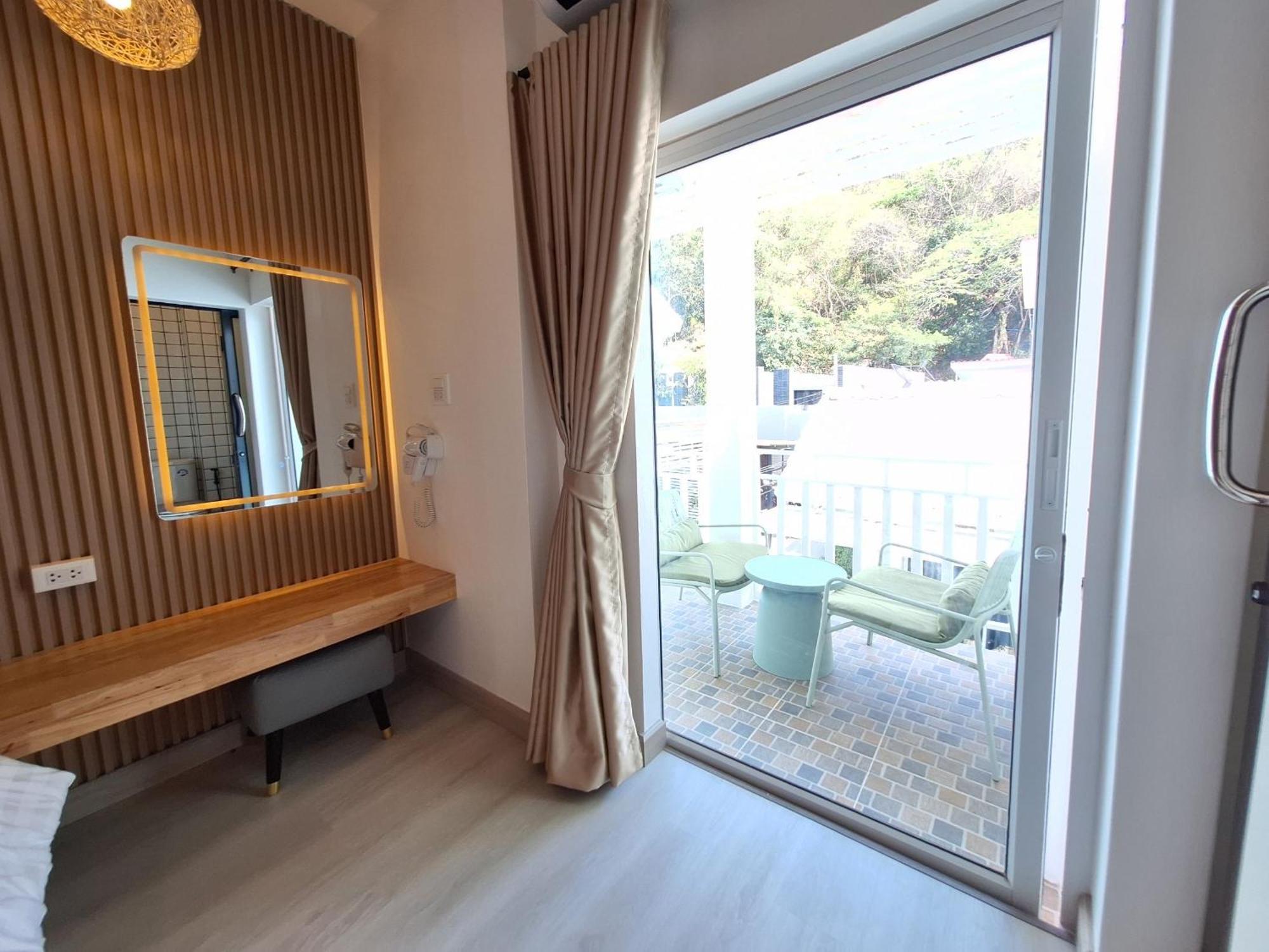 Koh Larn White House Hotel Ngoại thất bức ảnh